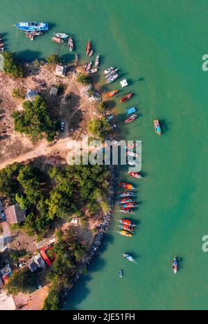 Vue aérienne de l'estuaire de Pak Nam Pranburi à Prachuap Khiri Khan, Thaïlande Banque D'Images
