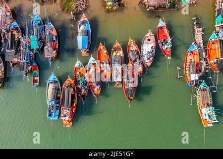 Vue aérienne de l'estuaire de Pak Nam Pranburi à Prachuap Khiri Khan, Thaïlande Banque D'Images
