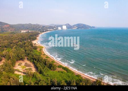 Vue aérienne de l'estuaire de Pak Nam Pranburi à Prachuap Khiri Khan, Thaïlande Banque D'Images