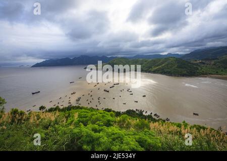 Lac Fujian kasumigaura trous dans le nord des bateaux de pêche surplombant Banque D'Images