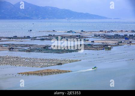 Lac Fujian kasumigaura trous dans le nord des bateaux de pêche surplombant Banque D'Images