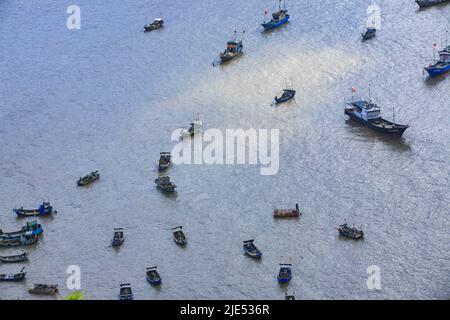 Lac Fujian kasumigaura trous dans le nord des bateaux de pêche surplombant Banque D'Images