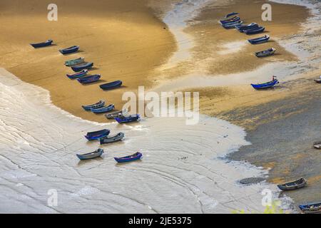 Lac Fujian kasumigaura trous dans le nord des bateaux de pêche surplombant Banque D'Images