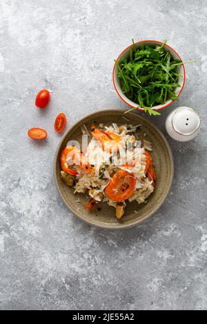 Vue en hauteur du riz avec risotto aux fruits de mer Banque D'Images