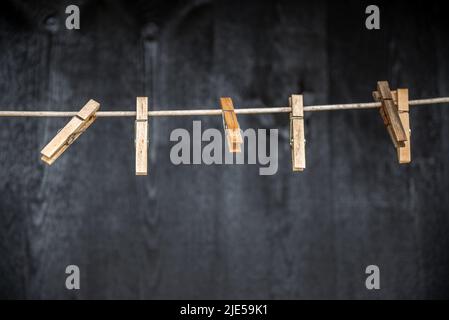 Des vêtements en bois sur fond noir, village de Mykines, île de Mykines, îles Féroé Banque D'Images