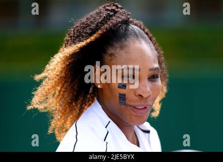 Serena Williams avant le championnat de Wimbledon 2022 au All England Lawn tennis and Croquet Club, Wimbledon. Date de la photo: Samedi 25 juin 2022. Banque D'Images