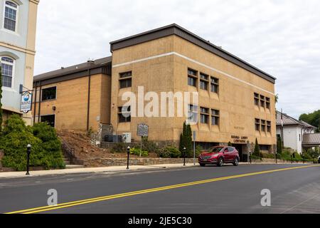 BOONE, NC, USA-20 JUIN 2022 : bâtiment du palais de justice du comté de Watauga. Banque D'Images