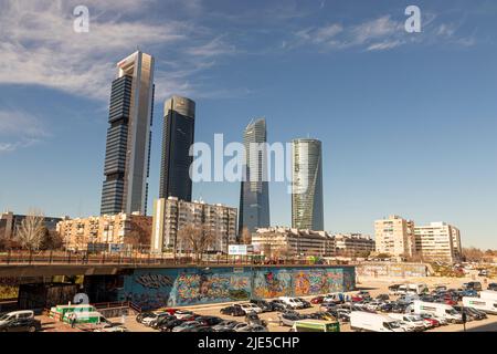 Madrid, Espagne. Le quartier des affaires de Cuatro Torres - four Towers (CTBA), ou le quartier de negocios Cuatro Torres (ANCA), dans le Paseo de la Castellana à Chamar Banque D'Images