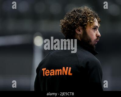 2021-06-25 09:02:35 ROTTERDAM - Bart Deurloo comme entraîneur pendant la finale masculine de la gymnastique néerlandaise les finales à Ahoy. Le combat de titre national fait partie de NKnl, un nouveau concept aux pays-Bas dans lequel les championnats hollandais de sports multiples ont lieu dans la même ville et le même week-end. Cela comprend la gymnastique, la natation et la boxe. ANP IRIS VAN DEN BROEK pays-bas hors - belgique hors Banque D'Images