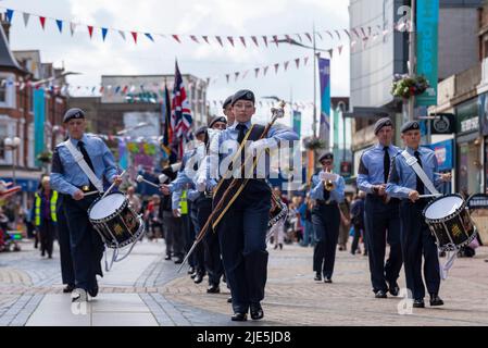 High Street, Southend on Sea, Essex, Royaume-Uni. 25th juin 2022. Un événement commémoratif de commémoration militaire de la Journée des forces armées a eu lieu dans la nouvelle ville de Southend on Sea, en commençant par des représentants des forces armées et des cadets qui ont marché sur High Street jusqu'au Victoria Circus Banque D'Images