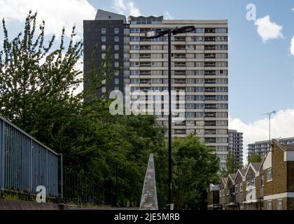 Bloc de tour vide - Dennison point on the Carpenters Estate, Stratford, Newham, réservé au développement, Londres 2022 Banque D'Images