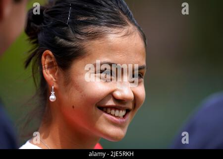 Emma Raducanu avant le championnat de Wimbledon 2022 au All England Lawn tennis and Croquet Club, Wimbledon. Date de la photo: Samedi 25 juin 2022. Banque D'Images