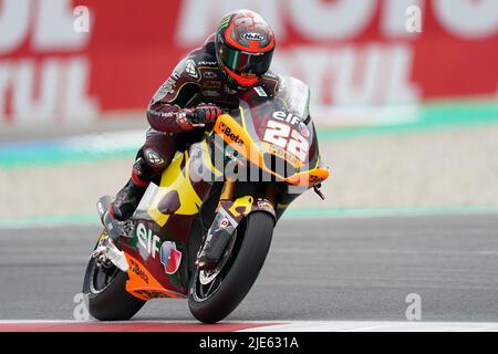 Assen, pays-Bas. 25th juin 2022. ASSEN, PAYS-BAS - JUIN 25 : Sam Lowes de l'ELF Marc VDS Racing Team et Royaume-Uni de Grande-Bretagne et d'Irlande du Nord lors de la qualification pour les MotoGP2 pays-Bas à TT Assen on 25 juin 2022 à Assen, pays-Bas. (Photo par Andre Weening/Orange Pictures) Credit: Orange pics BV/Alay Live News Banque D'Images