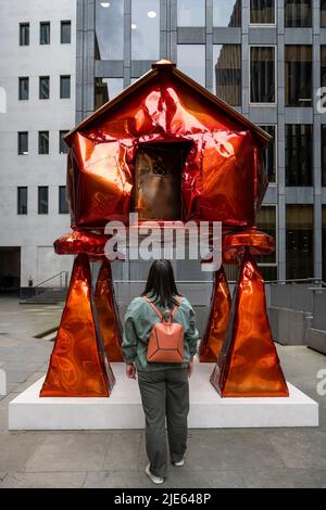 Londres, Royaume-Uni. 25 juin 2022. « The Granary » de Jesse Pollock, qui fait partie de la Sculpture in the City de 11th, où 20 œuvres contemporaines sont exposées dans le quartier financier de la City de Londres jusqu'au printemps 2023. Credit: Stephen Chung / Alamy Live News Banque D'Images