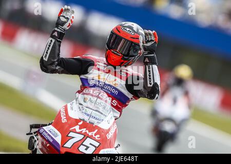 ASSEN - Albert Arenas (SPA) réagit sur son gaz après s'être qualifié pour Moto2 sur 25 juin 2022 au circuit TT d'Assen, aux pays-Bas. ANP VINCENT JANNINK Banque D'Images