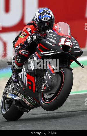 ASSEN - Maverick Vinales (SPA) sur son Aprilia en action pendant les qualifications MotoGP sur 25 juin 2022 au circuit TT d'Assen, pays-Bas. ANP VINCENT JANNINK Banque D'Images