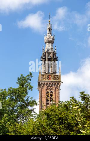 Tour d'horloge d'onze-Lieve-Vrouwekerk ou de Kleine kerk, avec sa lanterne octogonale, Edam, Hollande-Nord, pays-Bas. Banque D'Images