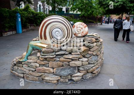 Londres, Royaume-Uni. 25 juin 2022. « Mise à la terre » de Jocelyn McGregor, qui fait partie de la Sculpture in the City de 11th, où 20 œuvres contemporaines sont exposées dans le quartier financier de la ville de Londres jusqu'au printemps 2023. Credit: Stephen Chung / Alamy Live News Banque D'Images