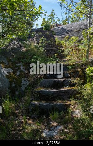 Sandefjord, Norvège - 25 mai 2022: La forteresse de Vesteroya était une batterie côtière allemande. Un système de tunnel souterrain, des tranchées, des abris et des casemates Banque D'Images