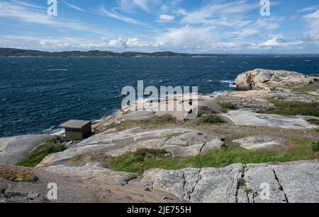 Sandefjord, Norvège - 25 mai 2022: La forteresse de Vesteroya était une batterie côtière allemande. Un système de tunnel souterrain, des tranchées, des abris et des casemates Banque D'Images