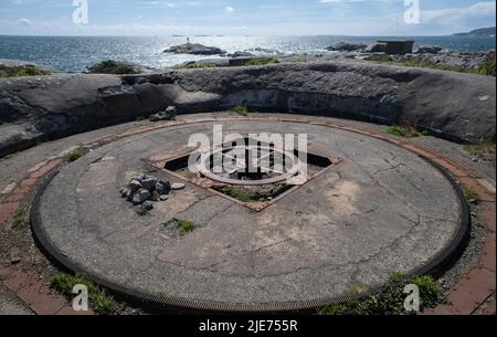 Sandefjord, Norvège - 25 mai 2022: La forteresse de Vesteroya était une batterie côtière allemande. Un système de tunnel souterrain, des tranchées, des abris et des casemates Banque D'Images