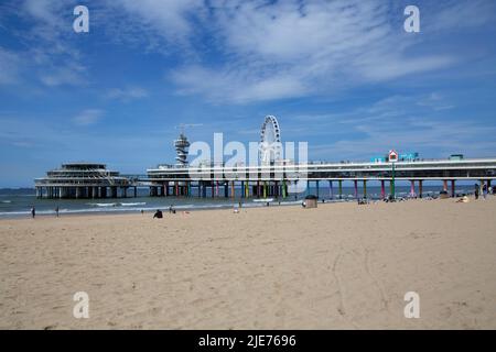Le Scheveningen Pier, un quai de plaisance dans la station balnéaire néerlandaise de Scheveningen près de la Haye, aux pays-Bas Banque D'Images