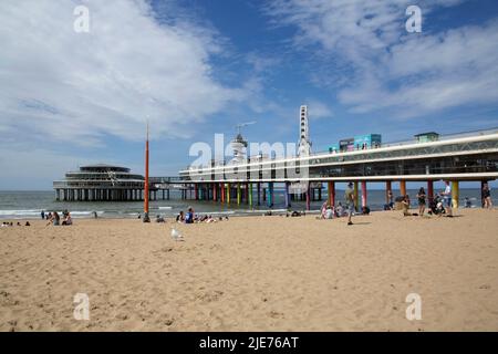 Le Scheveningen Pier, un quai de plaisance dans la station balnéaire néerlandaise de Scheveningen près de la Haye, aux pays-Bas Banque D'Images