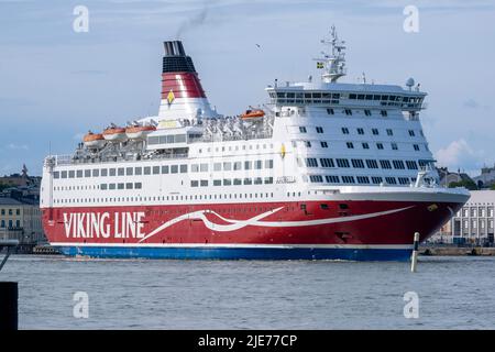 Helsinki / Finlande - 22 JUIN 2022 : Mme Amorella, exploitée par la Viking Line, au départ du port d'Helsinki Banque D'Images