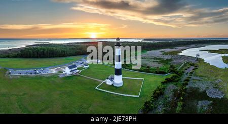 Le phare de l'île de Bobie en Caroline du Nord au coucher du soleil Banque D'Images