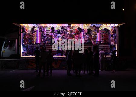 Jour de la fête de la musique à Saint-Jean-de-Maurienne, premier jour de l'été : stand de tir de la fête foraine Banque D'Images
