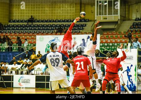 Hyderabad, Telangana, Inde. 25th juin 2022. 24th Asian Mens Club Champion Day 4 de la ronde préliminaire 4 groupe b match entre AL Najma contre AL Kuwait.AL Najma bat Al Kuwait par un margien du but .final score AL Najma 30 - Al Kuwait 29. (Image de crédit : © Varun Kumar Mukhia/Pacific Press via ZUMA Press Wire) Banque D'Images