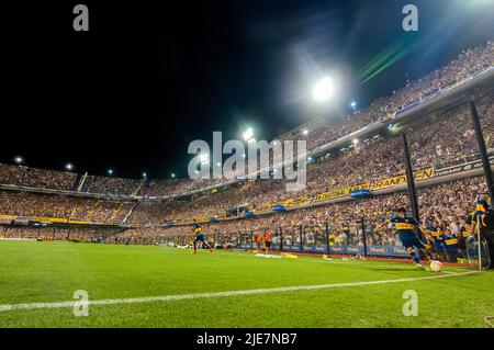 Tribunes complètes avec des supporters de Boca Juniors au stade la Bombonera. Banque D'Images