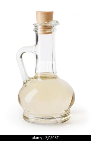 Vinaigre blanc dans le flacon en verre isolé sur fond blanc avec clipping path Banque D'Images