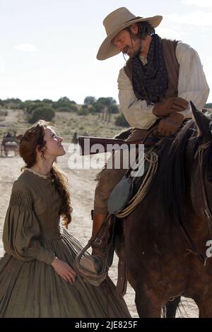 LINDA CARDELLINI et STEVE ZAHN dans COMANCHE MOON (2008), réalisé par SIMON WINCER. Credit: CBS PARAMOUNT NETWORK TÉLÉVISION / Album Banque D'Images