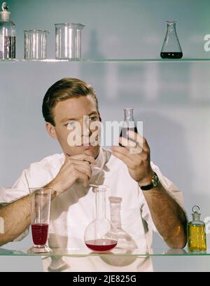 RICHARD CHAMBERLAIN EN DR. KILDARE (1961), RÉALISÉ PAR ELLIOT SILVERSTEIN, JUD TAYLOR, JOHN BRAHM, ALF KJELLIN ET JOHN NEWLAND. Crédit: MGM TELEVISION / Album Banque D'Images