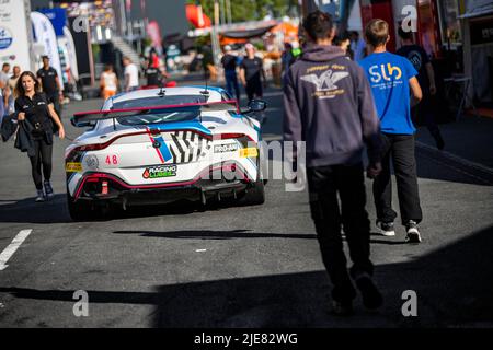 48 POUGET David, CASALONGA Mathieu, GPA Racing, Aston Martin Vantage AMR GT4, ambiance pendant la ronde 3rd du Championnat de France FFSA GT 2022, de 24 juin à 26 sur le circuit d’Albi à Albi, France - photo Damien Doumergue / DPPI Banque D'Images