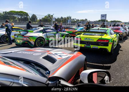 72 GRIZAUD Florent, JIMENEZ Kévin, GPA Racing, Aston Martin Vantage AMR GT4, pré-grillage lors de la ronde 3rd du Championnat de France FFSA GT 2022, de 24 juin à 26 sur le circuit d’Albi à Albi, France - photo Damien Doumergue / DPPI Banque D'Images