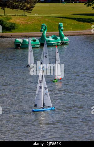 Voile sur le lac de Portishead Banque D'Images