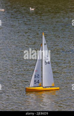 Voile sur le lac de Portishead Banque D'Images