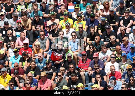 ASSEN - audience lors de la finale Moto3 sur 26 juin 2022 au circuit TT d'Assen, pays-Bas. ANP VINCENT JANNINK Banque D'Images