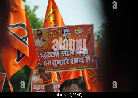 New Delhi, New Delhi, Inde. 26th juin 2022. L'unité de delhi Shiv Sena, partisans du ministre en chef du maharashtra, Uddhav Thackeray, protestant en sa faveur à Jantar Mantar, exprimant leur colère en soulevant des slogans contre et en exigeant un gouvernement central pour résoudre l'état de crise politique, dimanche à New Delhi, en Inde (Credit image: © Ravi Batra/ZUMA Press Wire) Credit: ZUMA Press, Inc./Alay Live News Banque D'Images