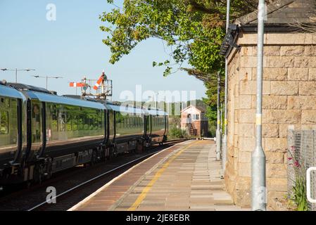St Erth, Cornouailles, Angleterre, Royaume-Uni. 2022. Train à destination de Londres au départ de la gare St Erth à Cornwall, Royaume-Uni Banque D'Images
