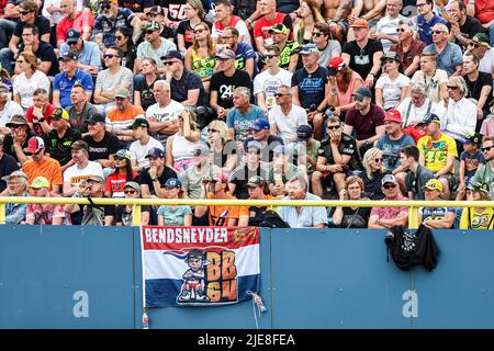 ASSEN - le public lors de la finale Moto2 sur 26 juin 2022 au circuit TT d'Assen, pays-Bas. ANP VINCENT JANNINK Banque D'Images