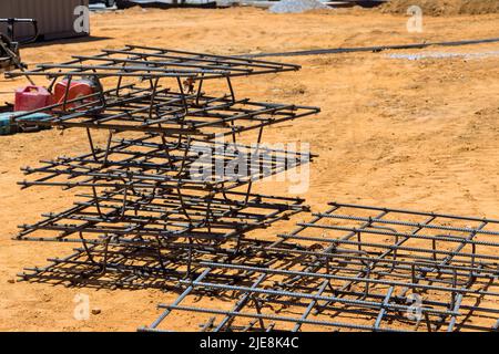 Utilisation de barres d'armature sur les chantiers de construction pour renforcer les structures en béton armé Banque D'Images