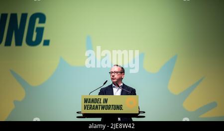 25 juin 2022, Rhénanie-du-Nord-Westphalie, Bielefeld: Benjamin Limbach, Président de l'Université fédérale d'administration publique, s'adresse aux délégués. La CDU et les Verts sont confrontés aux derniers obstacles majeurs sur la voie d'un gouvernement conjoint en NRW. Photo: Fabian Strauch/dpa Banque D'Images