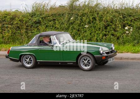 1980 80s années 80 vert MG Midget 1491cc essence roadster deux places; voitures anciennes classiques, motos, camions légers, véhicules d'ex-armée, Et les 4x4 vintage arrivent à la tour Hoghton pour le spectacle de voitures Supercar Summer qui est organisé par les grands spectacles automobiles britanniques. Banque D'Images