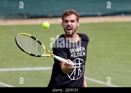 Londres, Royaume-Uni. 26th juin 2022. Tennis: Championnat de Wimbledon, tournoi Grand Chelem, entraînement au All England tennis Club: Oscar Otte d'Allemagne est en action. Credit: Frank Molter/dpa/Alay Live News Banque D'Images