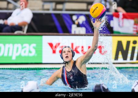 BUDAPEST, HONGRIE - JUIN 26 : Juliette Dhalluin de France lors des Championnats du monde de la FINA Budapest 2022 1/8 final match Nouvelle-Zélande contre la France sur 26 juin 2022 à Budapest, Hongrie (photo d'Albert Ten Hove/Orange Pictures) Banque D'Images