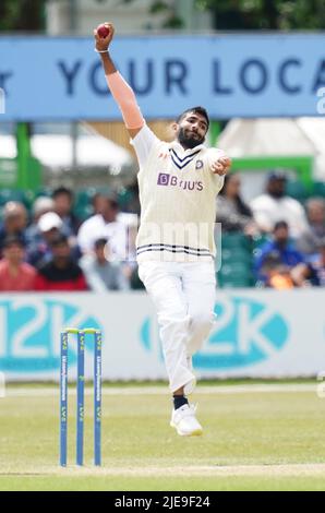 L'Inde JasEsprit Bumrah pendant le quatrième jour du match au terrain du comté d'Uptonsteel, Leicester. Date de la photo: Dimanche 26 juin 2022. Banque D'Images