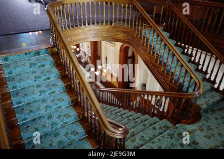 Escalier au palais de la princesse Iolani à Honolulu Banque D'Images